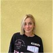 Diploma liceo linguistico e laurea in comunicazione, esperienza come babysitter ed istruttrice. 