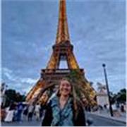 Voy a dar clases de matemáticas y biología a alumnos de la primaria y la ESO. Soy una persona empática, comprensiva y paciente.