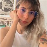 Artista plástica e ilustradora, con experiencia en enseñanza no formal, en técnicas análogas y digitales; pintura, ilustración y técnicas experimentales, historia del arte, para niños y adultos. Egresada del Instituto Popular de Cultura y la Universidad d
