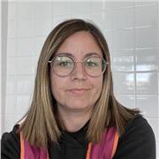 Maestra imparte clases de refuerzo