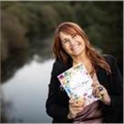 Soy Ana Arnaiz, y más que una Coach, soy una compañera en tu viaje hacia la alegría y el crecimiento personal. 