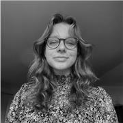 Professeur particulier qui enseigne la communication et le marketing aux étudiants d’écoles de commerce de 1ère année et lycéens