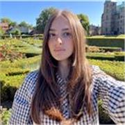 Studentessa di formazione primaria al 2º anno, ho frequentato il Liceo Classico Jacopo Sannazaro, offro aiuto in diverse materie