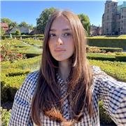 Studentessa di formazione primaria al 2º anno, ho frequentato il Liceo Classico Jacopo Sannazaro, offro aiuto in diverse materie