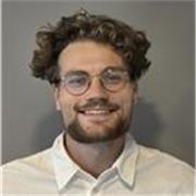 Profesor de idiomas con experiencia enseñando francés e inglés a hispanohablantes. Clases de conversación y fluidez.