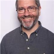 Profesor de dibujo especializado en dibujo a lápiz imparte clases, especialmente de iniciación al dibujo.