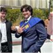 Estudiante de universidad con certificado C2 de inglés ofreciendo clases en línea o presencial