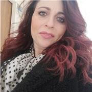 Laureata in lettere moderne interessata all'insegnamento di materie letterarie, cominciando da storia dell'arte