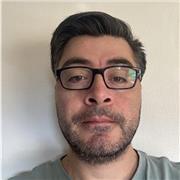 Profesor de contabilidad enfocado a estudiantes universitarios