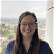 Friendly cooking tutor helping beginners gain kitchen confidence.