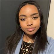 Étudiante polyvalente à la recherche d’un job étudiant pour les vacances de Noël