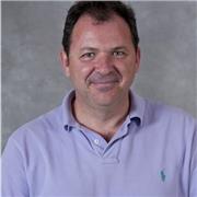 Profesor con 20 años de experiencia en la docencia y 15 en empresa.