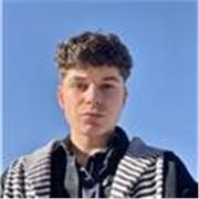 Estudiante universitario de Lenguas Modernas, Cultura y Comunicación titulado con el Cambridge C1 Certificate.