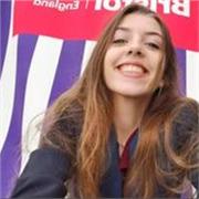 English and French tutor, available to teach students of all ages!