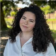 Laureata in spagnolo e polacco a Venezia, offro lezioni private con un approccio diretto e pratico.