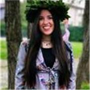 Soy trabajadora social y nativa italiana, licenciada en ciencias de la educación en la Universidad de Verona. Trabajé durante dos años en la escuela, ahora trabajo con los extranjeros que viven en Italia. 
Quiero hacer lecciones de idioma italiano en clas
