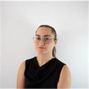 Estudiante de Derecho en último año con conocimientos de Economía nivel bachillerato o primero de carrera. 