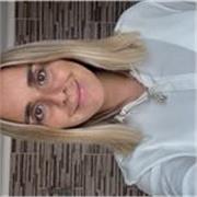 Profesora de matemática imparte apoyo para todas las edades