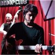 Profesor de guitarra y bajo con la posibilidad de aprender una gran variedad de géneros a través de un motivador método de estudio