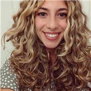 Educadora apasionada y creativa, con una profunda conexión con el idioma y la cultura italiana.