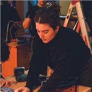 Profesora de arte con capacidad de impartir cualquier materia relacionada que el alumno necesite