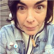 Docente di ruolo presso scuola superiore a Genova impartisce lezioni di lingua inglese,russo e italiano per stranieri