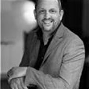 Formateur Adobe certifié, graphiste et enseignant donne cours Photoshop, Illustrator, InDesign et Premiere Pro sur mesure