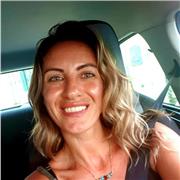 Laureata in studi comparatistici impartisce lezionj di grammatica italiana, letteratura, storia, geografia e filosofia