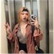 Chica joven, apta para ayudar a reforzar a los peques con sus deberes de primaria
