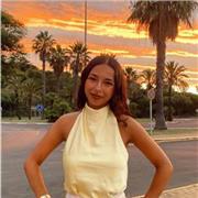 Me defino como una persona abierta y amable. Apta para dar clases hasta nivel C1 de inglés