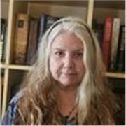 Profesora especializada en exámenes de Cambridge: FCE y CAE. Me apasiona dar clases a adultos. Mis clases son dinámicas.