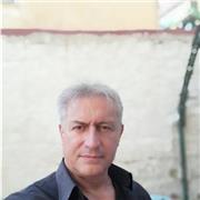 Maestro di arti marziali impartisce lezioni private di autodifesa. Programmi speciali per la donna