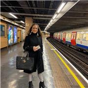 Studentessa di università che vive a Londra anni e mezzo da lezioni private di inglese per principiante e medio esperto per tutto Luglio