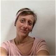 Profesora de yoga y meditación para adultos y niños