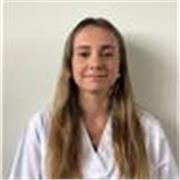 Estudiante de enfermería con mucho conocimiento de Biología 