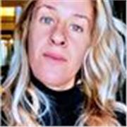 Insegnante di yoga, lingua inglese e italiana, madrelingua italiana, vissuta all'estero 10 anni. Esperienza nell'insegnamento, anche online, sia ad adulti che a bambini
