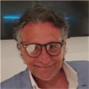 Comunicazione e marketing. Scrittura di testi. Realizzazione di campagne pubblicitarie. Scrittura creativa. Public speaking