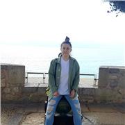 Persona joven que ofrece clases particulares de cualquier materia