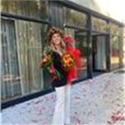 Diplomata in Liceo classico e laureata in economia aziendale, disponibile per dare ripetizioni a distanza agli studenti 