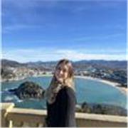 Joven estudiando magisterio con mucho entusiasmo y ganas de aprender y enseñar!