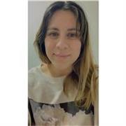 Profesora general básica dicta clases de matemáticas para nivelación, reforzamiento y preparación de pruebas