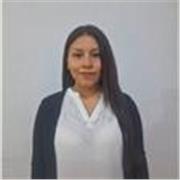 Profesora de ingles que imparte clases a niños