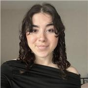 Future étudiante en licence de lettres, je souhaite faire aimer et comprendre le français.