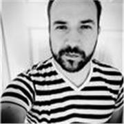 Profesor de inglés con 15 años de experiencia internacional. Clases prácticas, comunicativas y personalizadas.