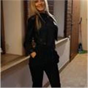Salve sono Alice, ho 21 anni e ho più di 4 anni di esperienza pregressa nel settore.
Sto studiando presso la scuola superiore di Lonigo nell'ambito di economia aziendale e lingue straniere tra cui spagnolo, tedesco, francese ed inglese