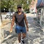 Muy carismático, atlético y responsable, dispuesto a ofrecer mis conocimientos futbolísticos. 