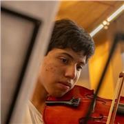 Clases de violín adaptadas a tu nivel. Técnica, lectura y diversión garantizadas. 🎻