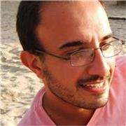 Laureato in Storia e Psicologia impartisce lezioni di Storia, psicologia, materie letterarie e scientifiche (scuole medie e bienni