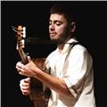 Clases de guitarra (eléctrica, clásica, acústica), bajo eléctrico, producción musical y armonía musical