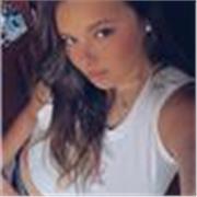 Profesora de español e inglés imparte clases a niños y adultos de todas las edades